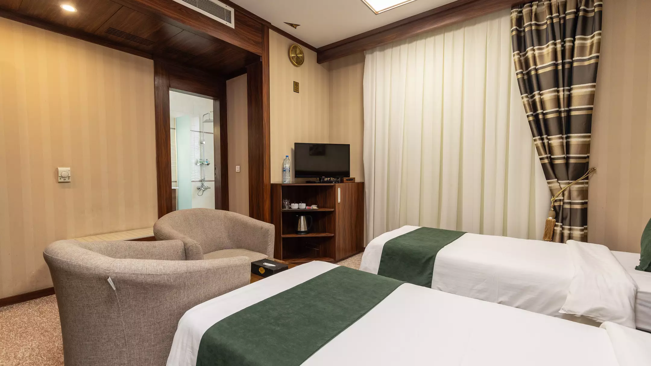 Alibaba https://cdn.alibaba.ir/ostorage/hotel-accommodation-images/68ac4215a1e6f83605b7e050_تویین اکونومی (1).webp